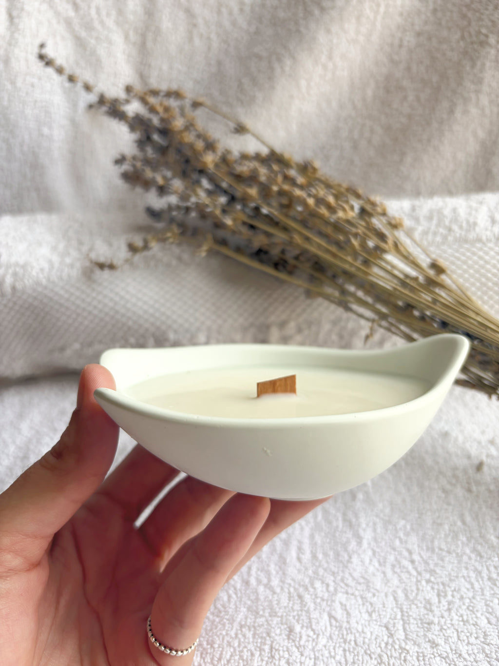 VELA PARA MASAJE · LAVANDA & MANZANILLA